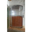 Stalltür - Pferdeboxen-Aussentüre - 2-flüglig - mit Bogen - mit Schutzgitter und Sicherheitsglas 2,5x1,25m pulverbeschichtet Recyclingbohlen